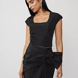 Ann Taylor Size 6 Black Fitted Square Neck Versatile Cap Sleeve Crop Top NWOT